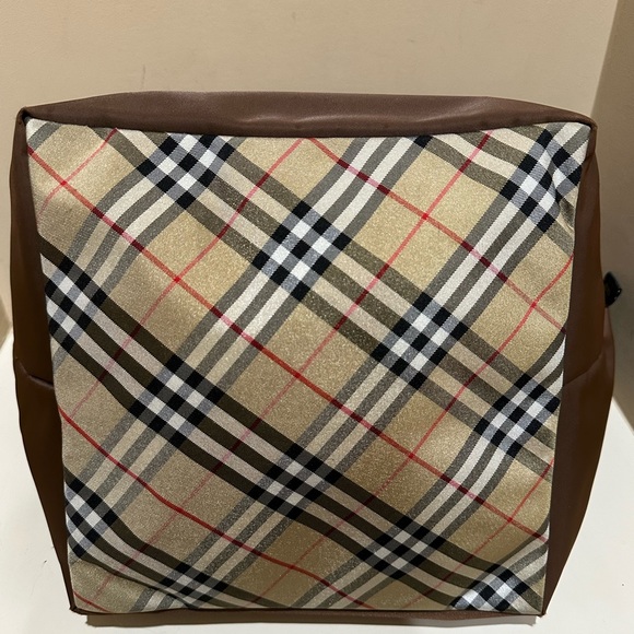 Burberry Blue Label Tote w/snap in removable Novacheck Pouch - Picture 5 of 11